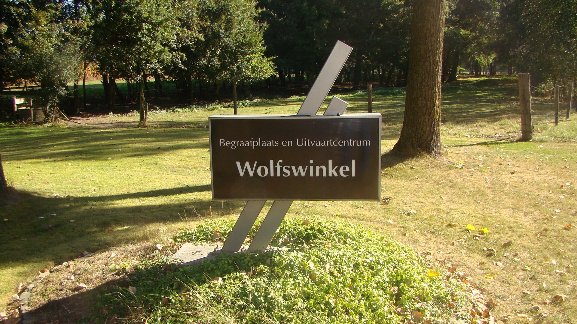Diefstal vanaf graf op Wolfswinkel: “Gelukkig zeer uitzonderlijk”
