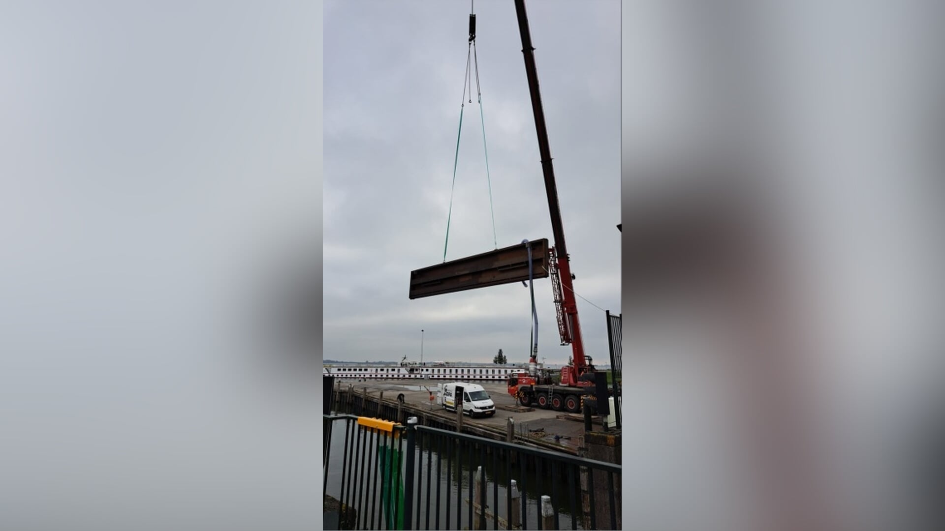 Gemeente en waterschap testen schutsluis Middelharnis