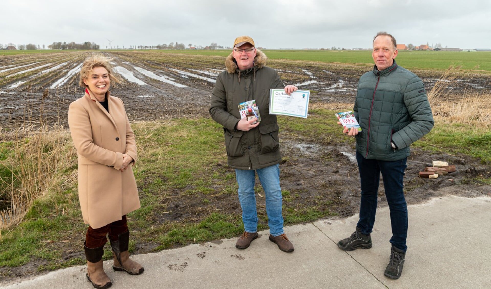 Vinder eerst kievitsei SWF ontvangt oorkonde en ‘slukje’ van de burgemeester