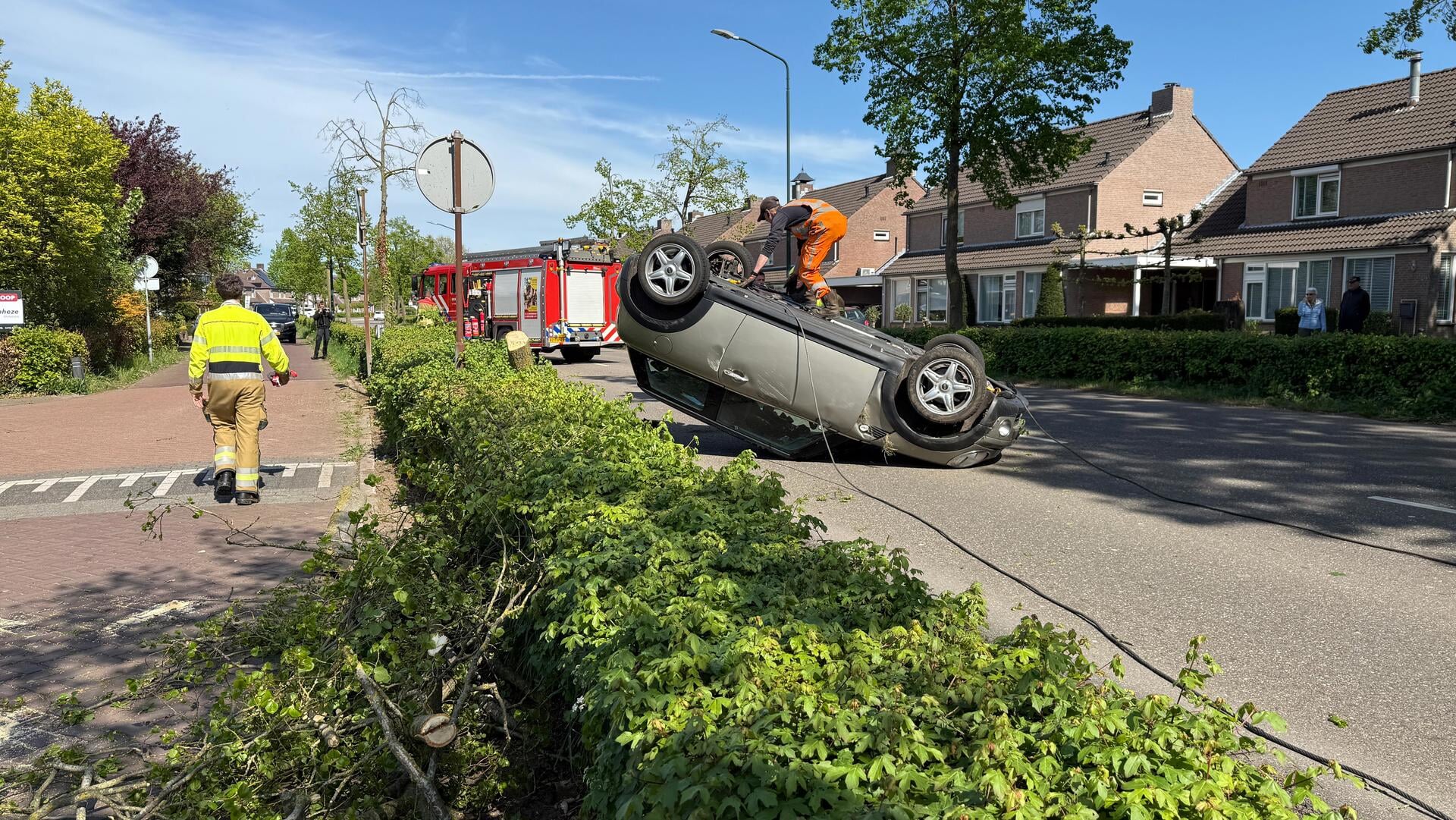 Auto ramt bomen op Wijbosscheweg