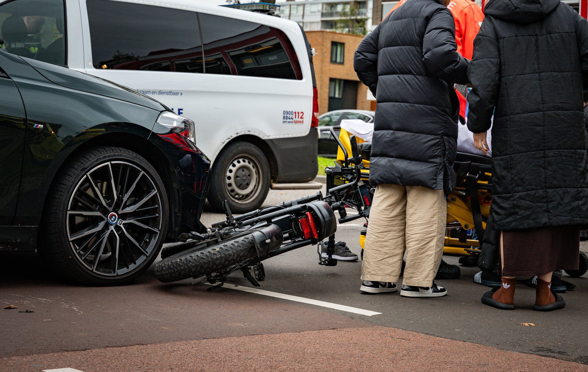 Meisje op fatbike bekneld bij aanrijding met auto in Schiedam