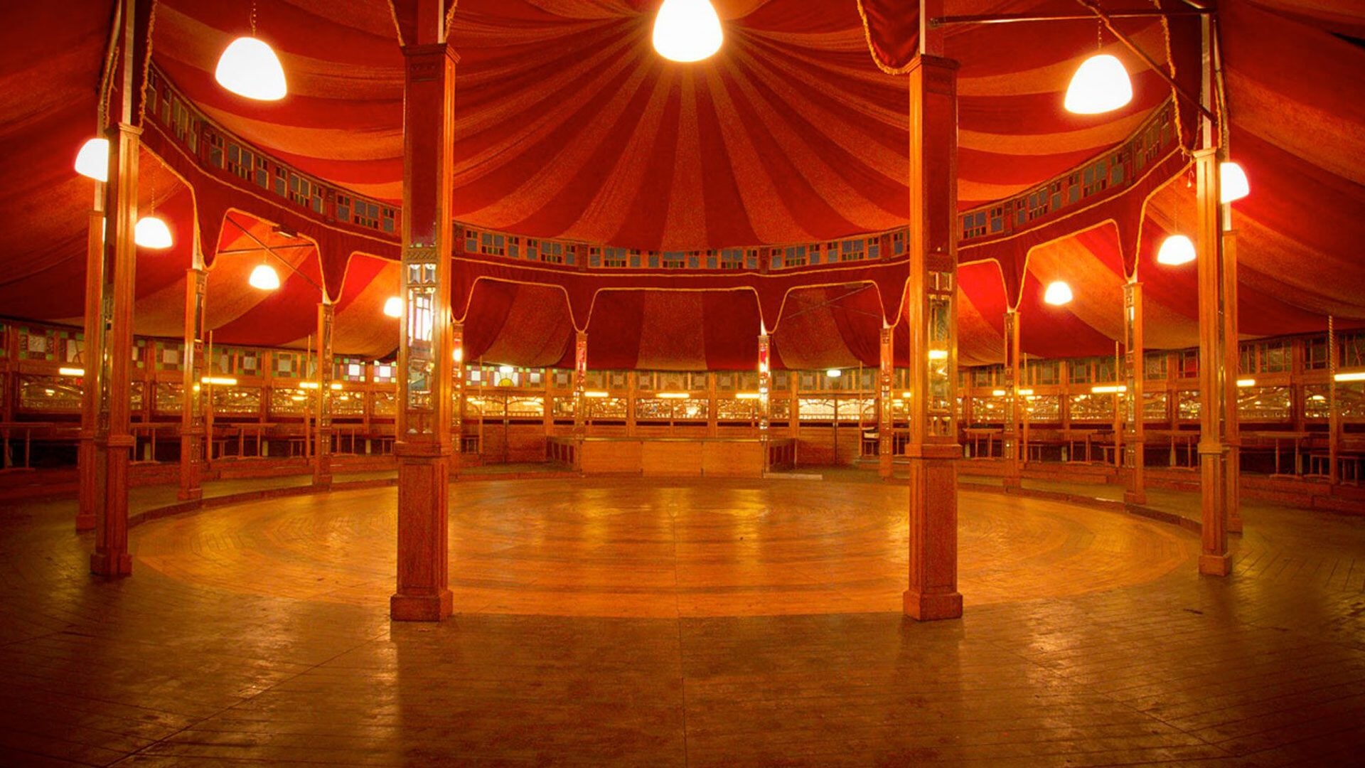 BSV viert jubileumweekend in Spiegeltent Paradiso
