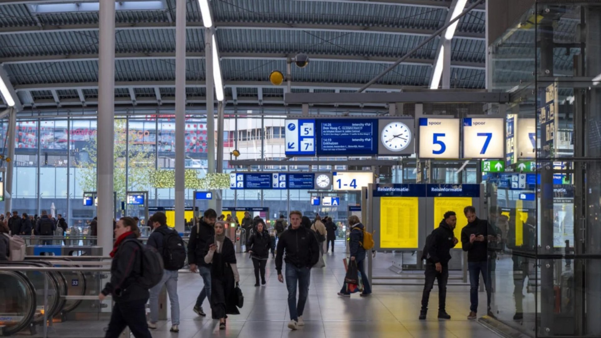Treinverkeer tussen Utrecht en Den Bosch ligt dinsdagmiddag urenlang stil door defect spoor