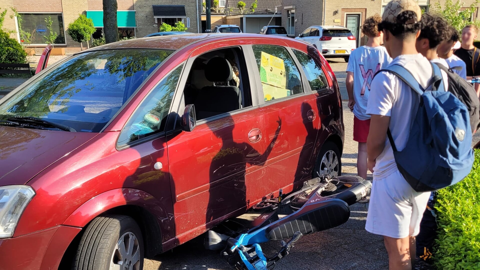 Auto en fatbike botsen op Distelstraat