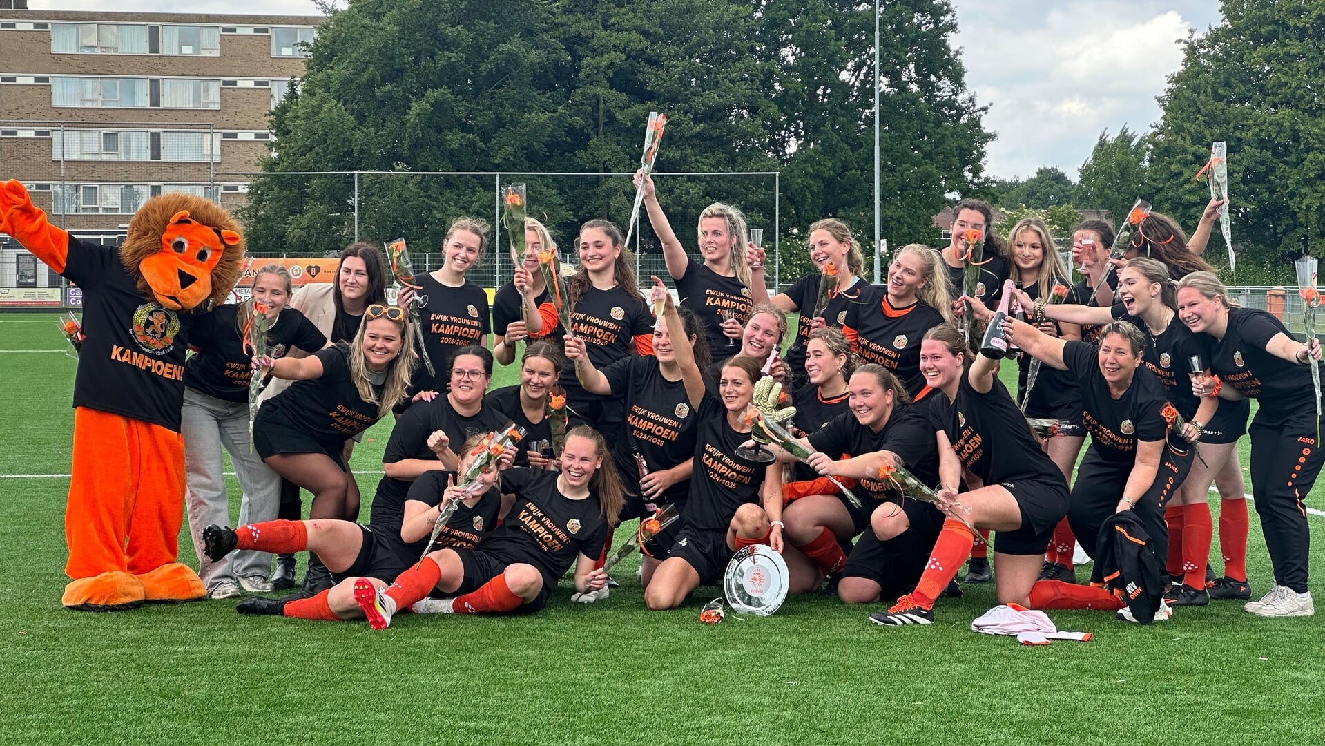 Vrouwen 1 vv Ewijk kampioen
