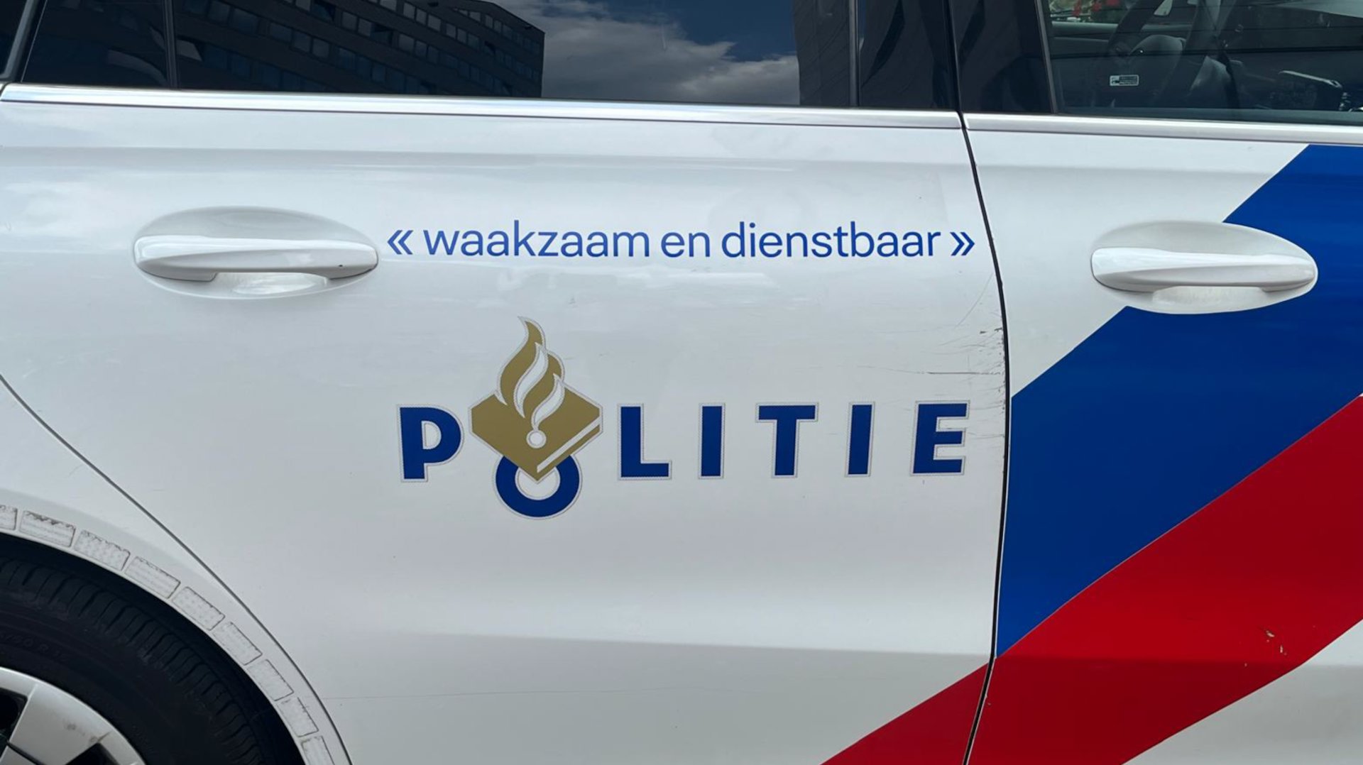 Explosie en korte brand bij woning in Leidsche Rijn, politie doet onderzoek