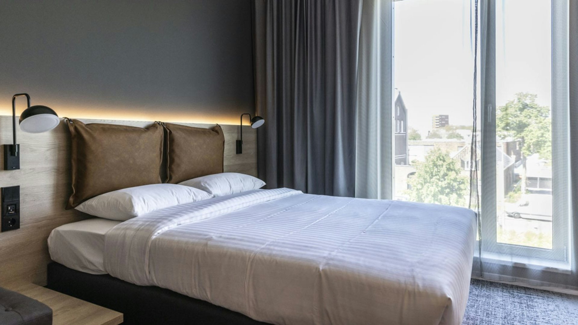 Utrecht gaat nareizigers opvangen in hotels; ook aan Joseph Haydnlaan komen tijdelijk weer asielzoek