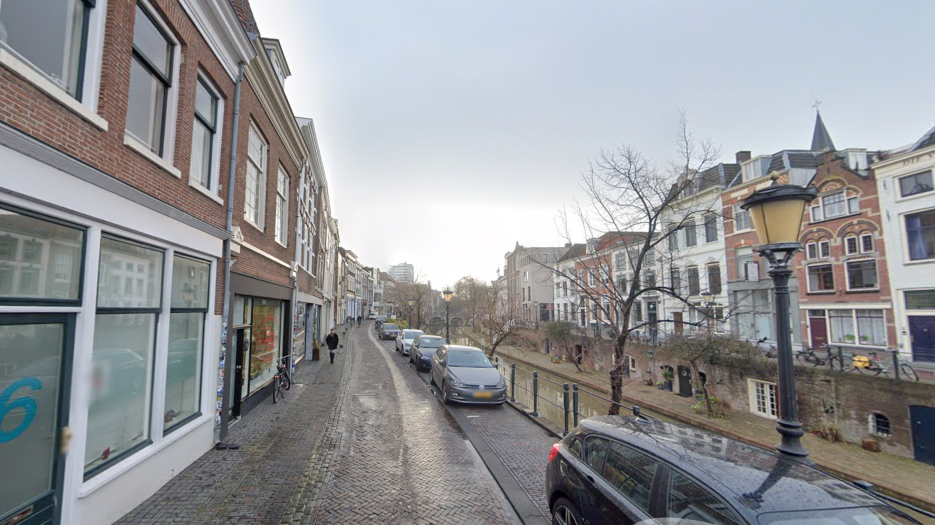 Acht parkeerplaatsen verdwijnen aan Oudegracht om meer ruimte te maken voor fietsers en voetgangers