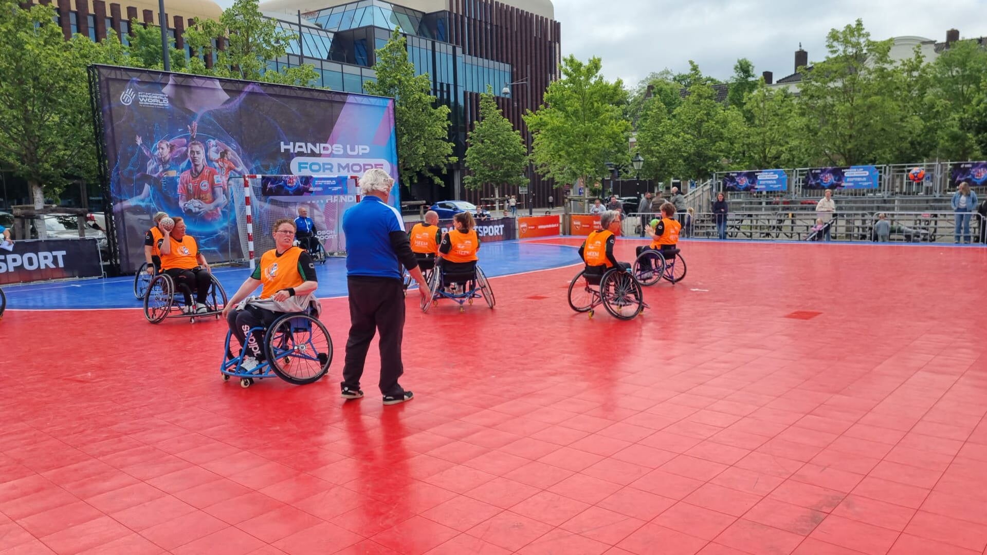 Zephyr promoot rolstoelhandbal op de Parade in Den Bosch