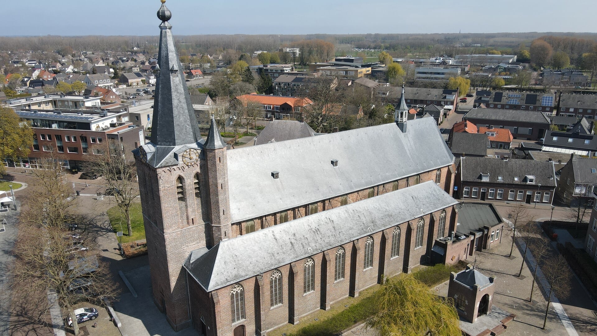 Feest voor de jarige kerktoren?