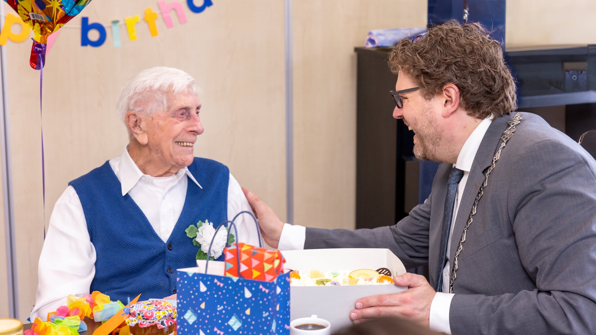 Henk Schoonderwoert vierde zijn 105de verjaardag