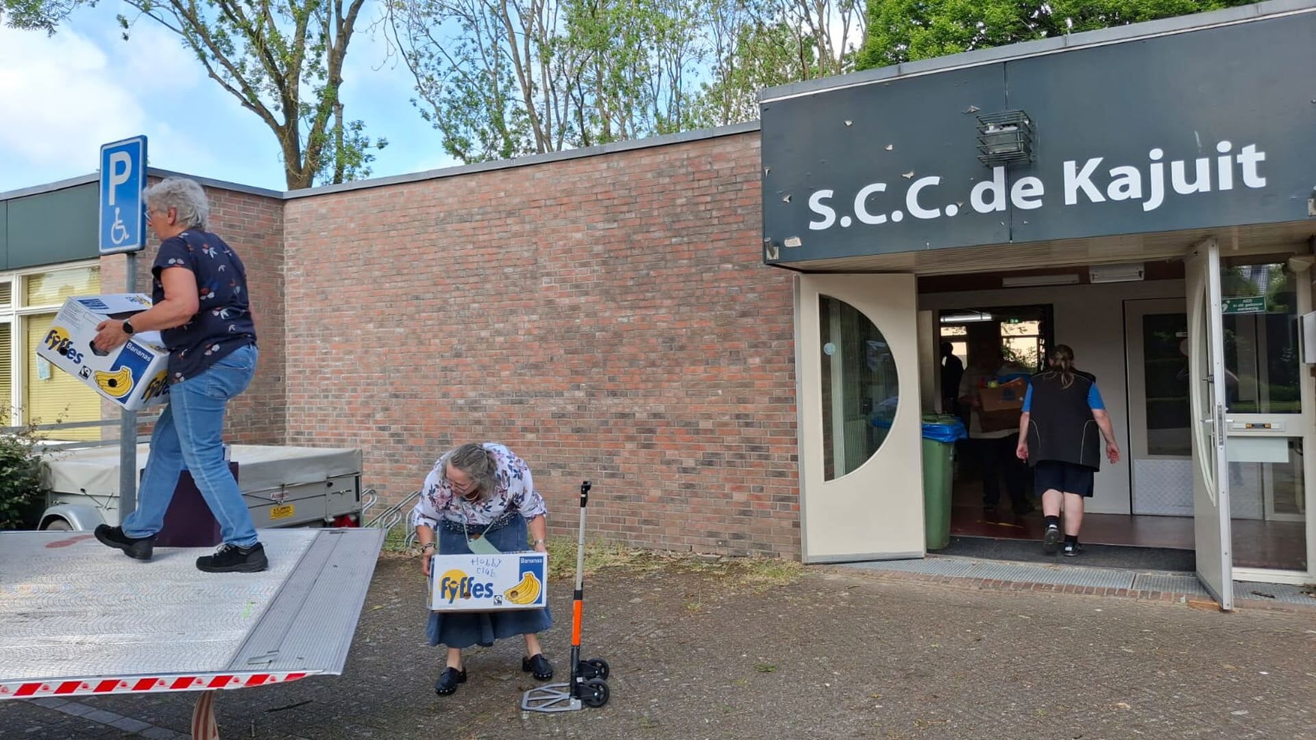 Wijkcentrum Bloemenwijk opent deuren op nieuwe locatie, verhuizing in volle gang