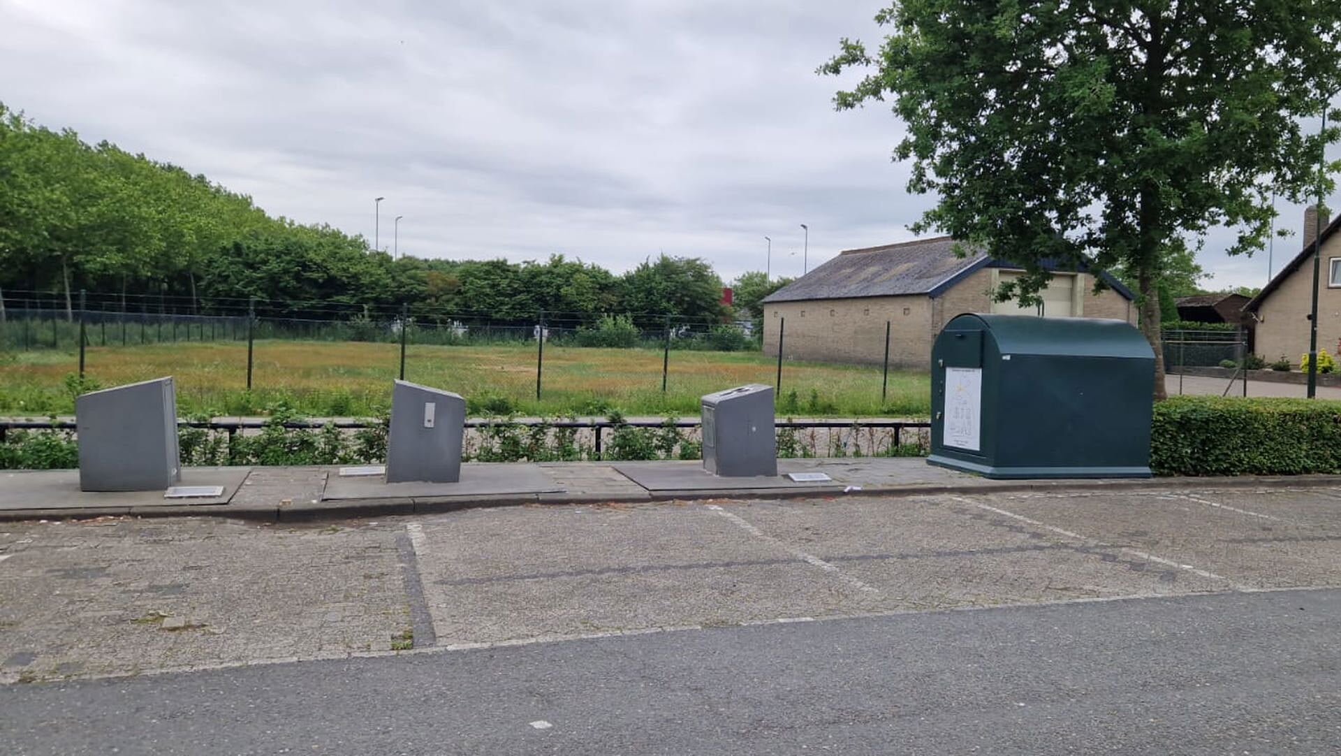 Kledingcontainer Rooiseheide is weer terug