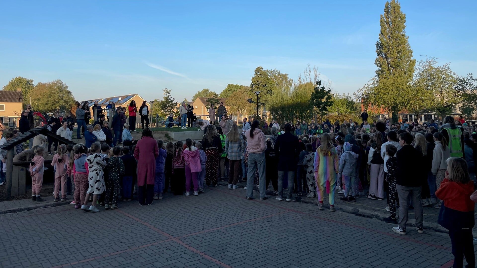 Kinderboekenweek feestelijk geopend in Beneden-Leeuwen