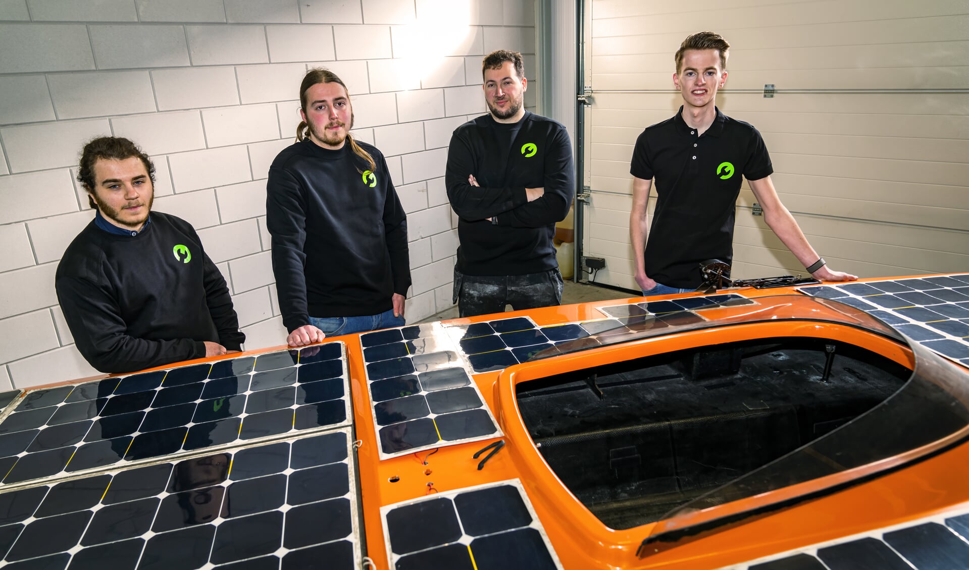 Schooljongens pikken oude solarboot weer op - Nieuwe start Solar Team ...
