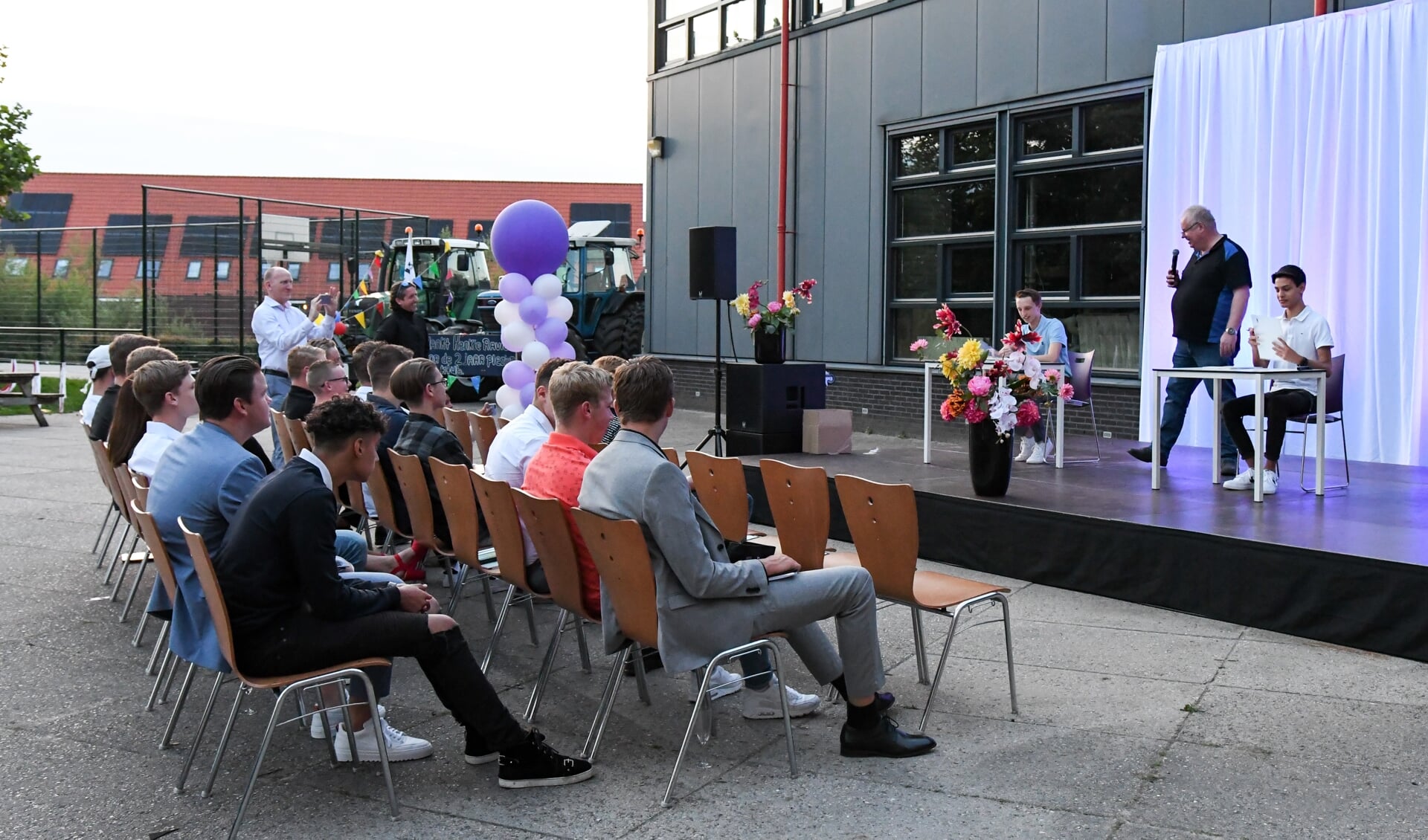Geslaagden Corlaer College nemen diploma in ontvangst - StadNijkerk.nl ...