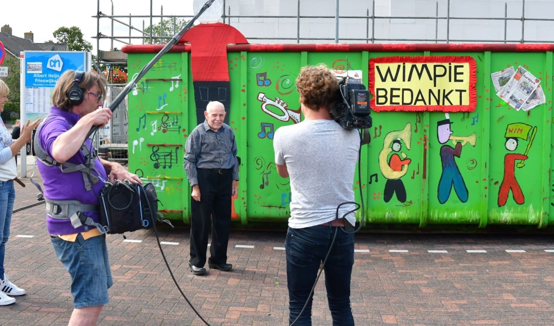 Wim van Rijn krijgt opgepimpte papiercontainer - StadNijkerk.nl Nieuws ...