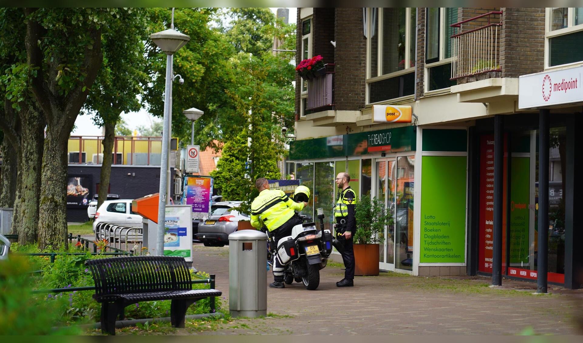 Boekwinkeloverval in Alkmaar: verdachte op de vlucht