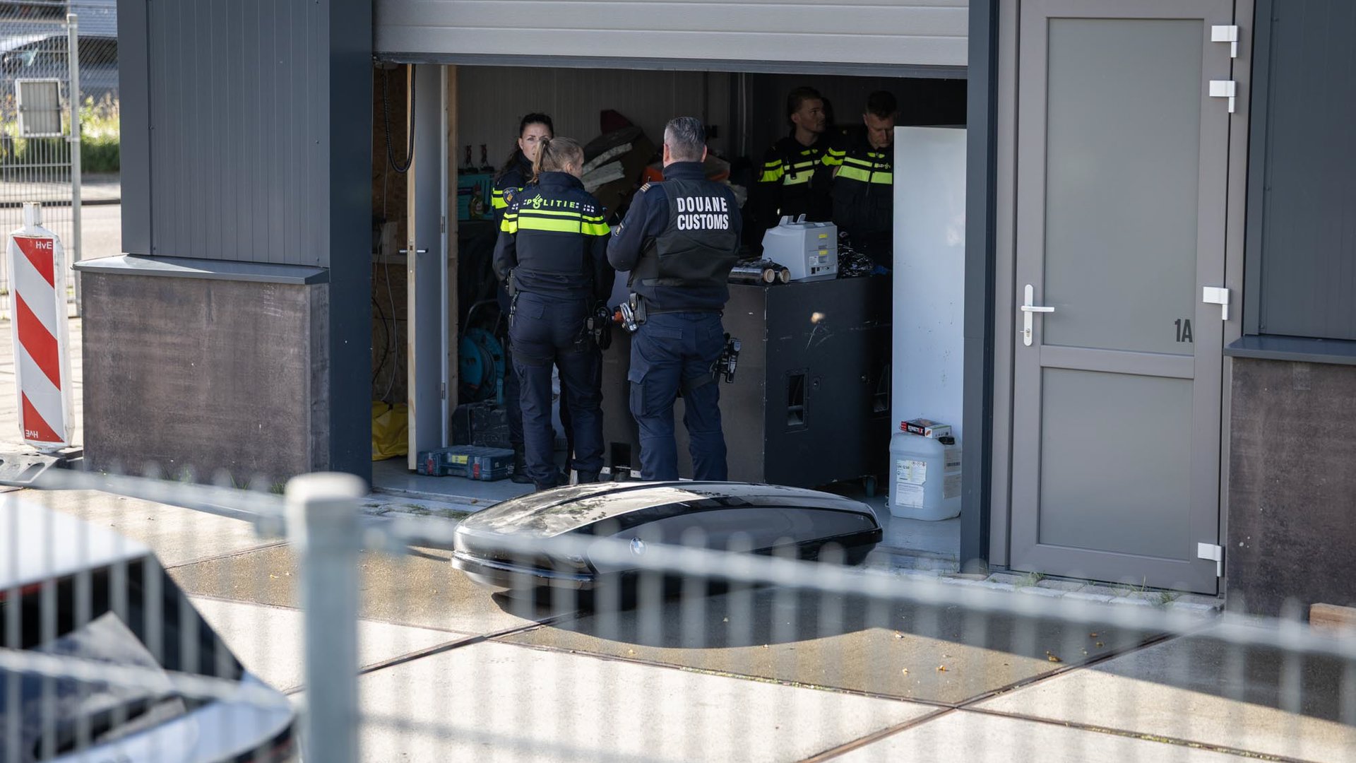 Grote controle door instanties op bedrijventerrein De Weeren Zwanenburg