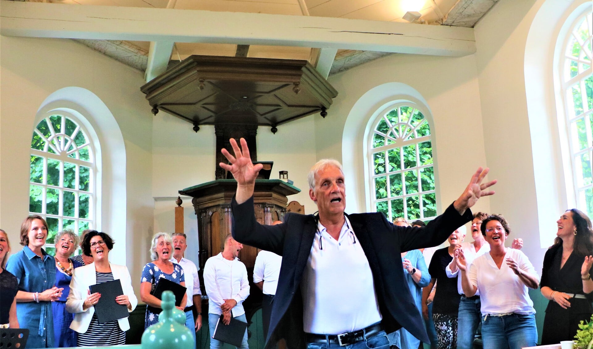 Sprankelend optreden Pop- en musicalkoor Drylts in kerkje Sandfirden