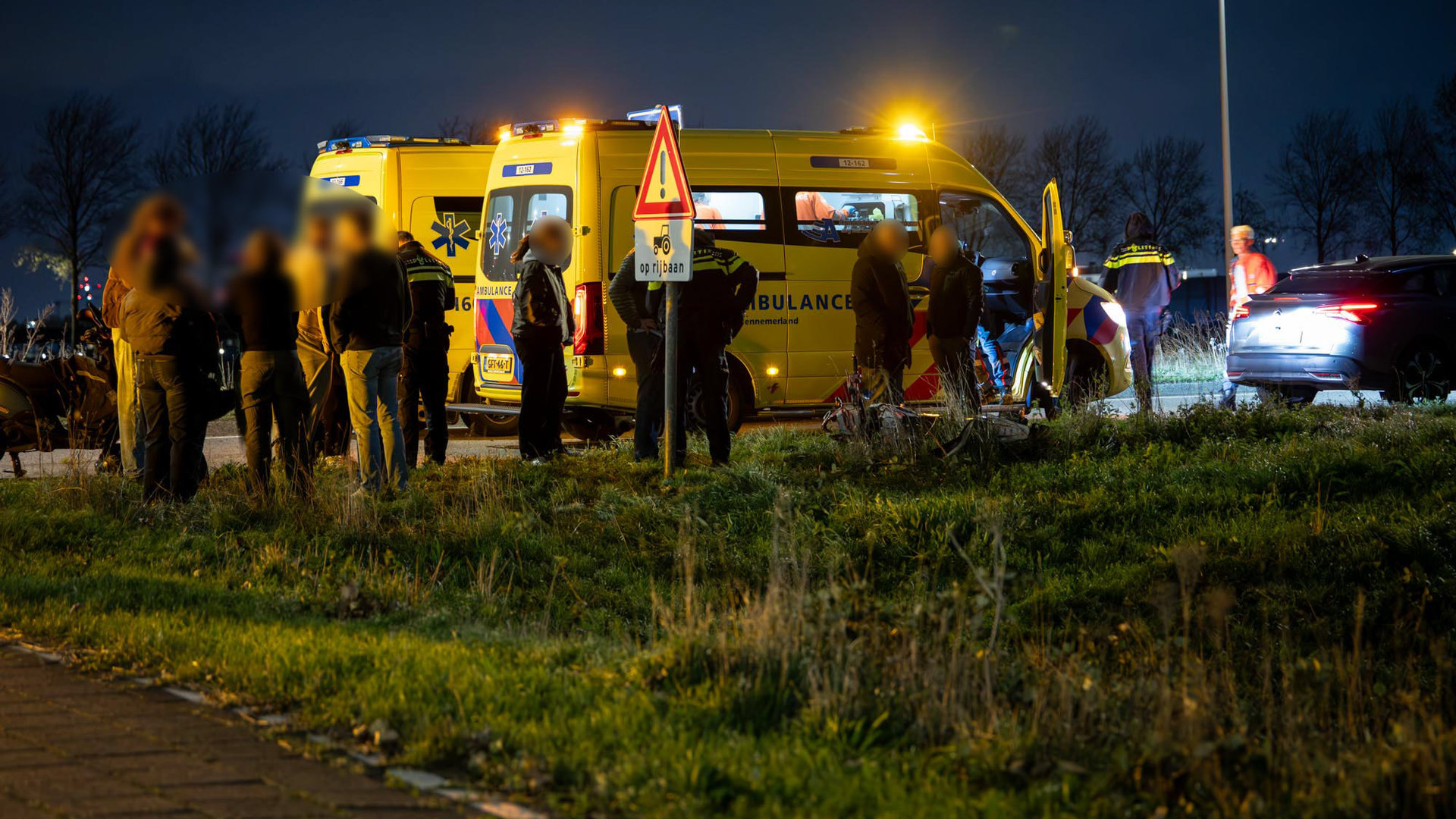 Gewonde bij botsing tussen brommer en auto Nieuwe Bennebroekerweg Hoofddorp