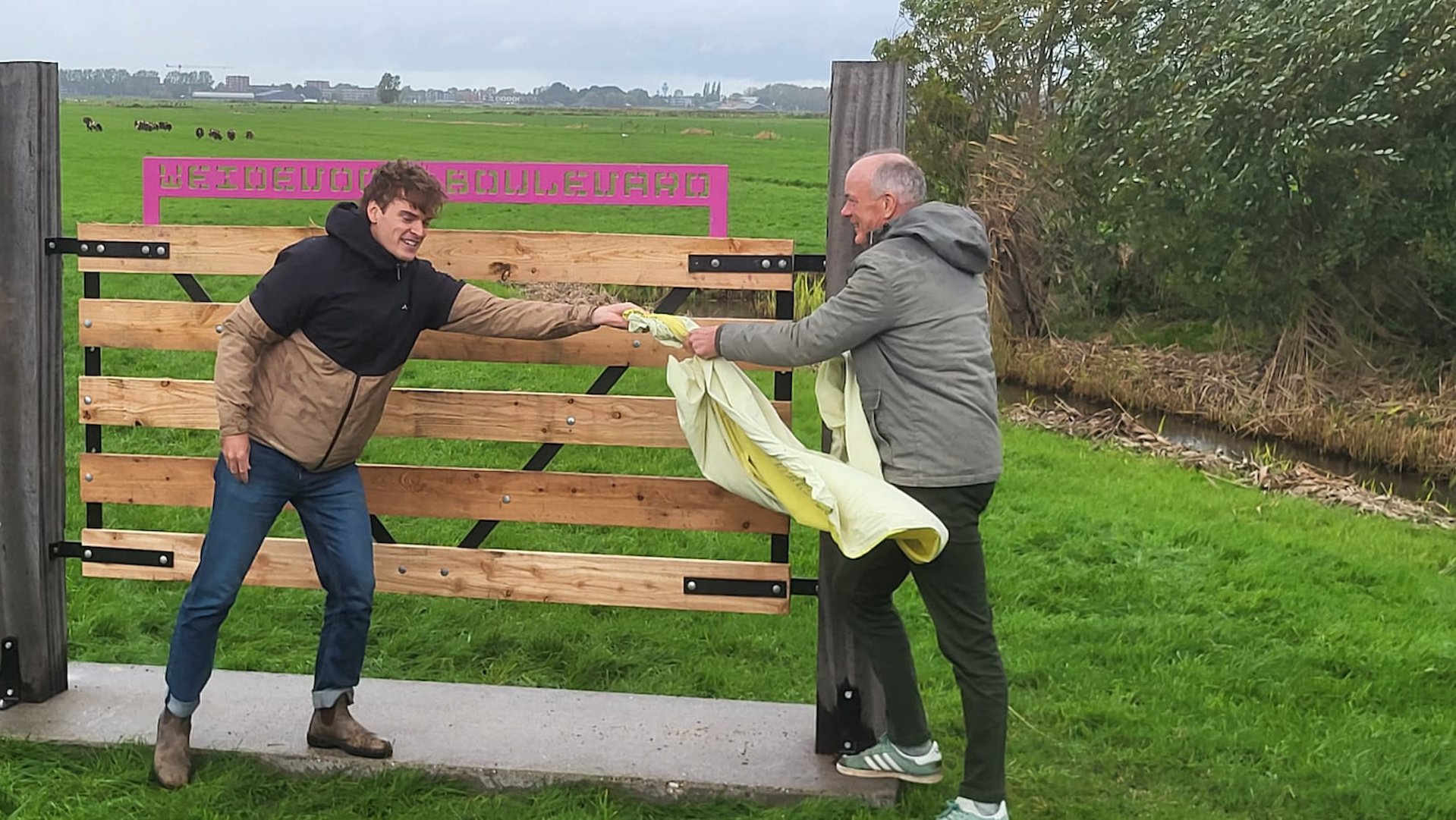 Onthulling welkomstbod markeert versterking weidevogelboulevard Bovenkerkerpolder
