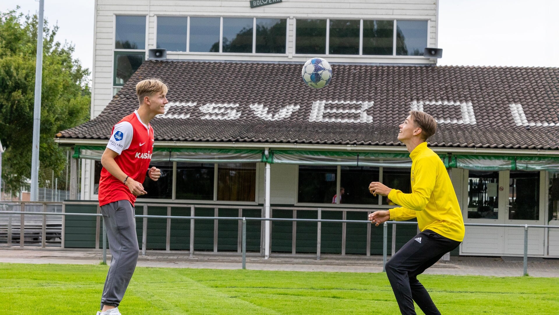 Broers Engel; van BOL naar profclubs