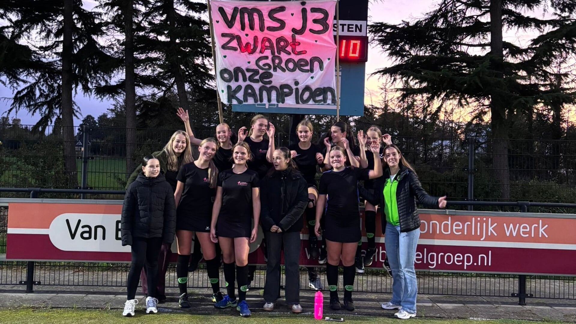VMS J3 kampioen
