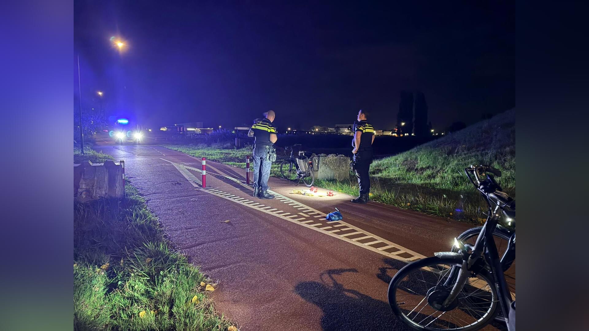 Fietser botst op paal