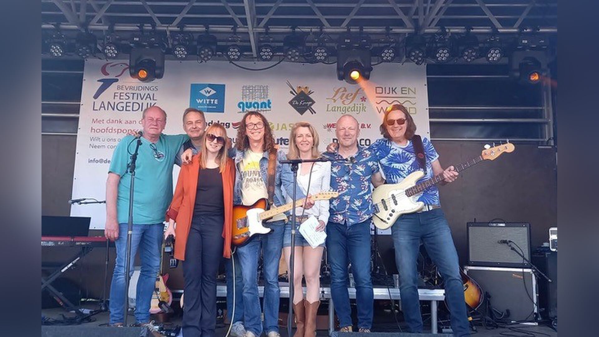 Vinyl, rockenergie en een muzikale tijdreis bij Borrellokaal De Afzakkerij