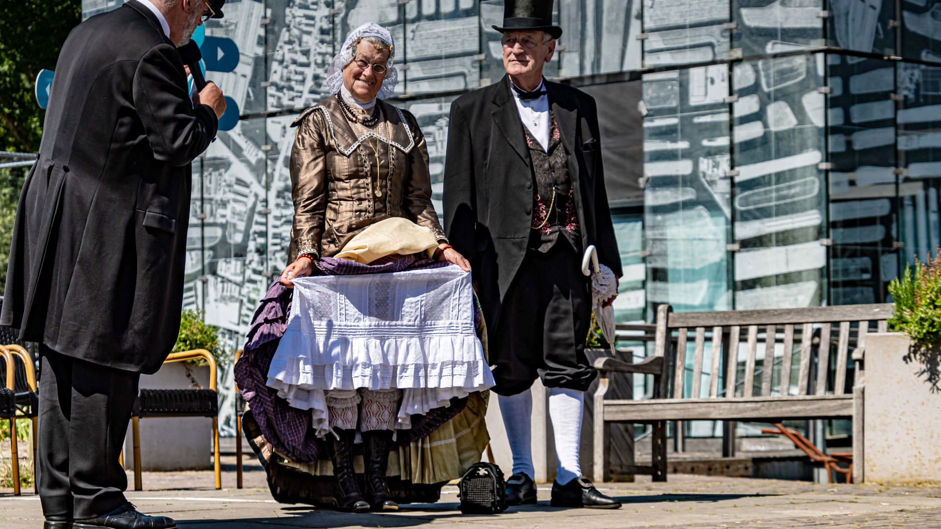 Historische modeshow Museum BroekerVeiling