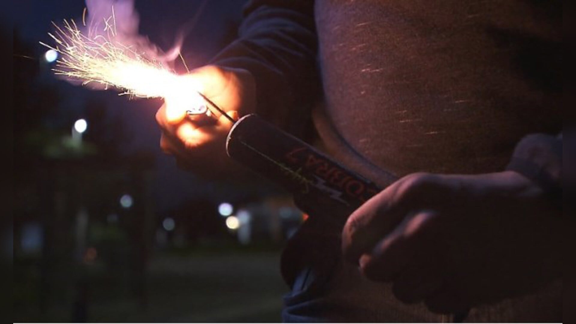 Politie waarschuwt voor handelaren in illegaal vuurwerk: ‘Slachtoffers ...