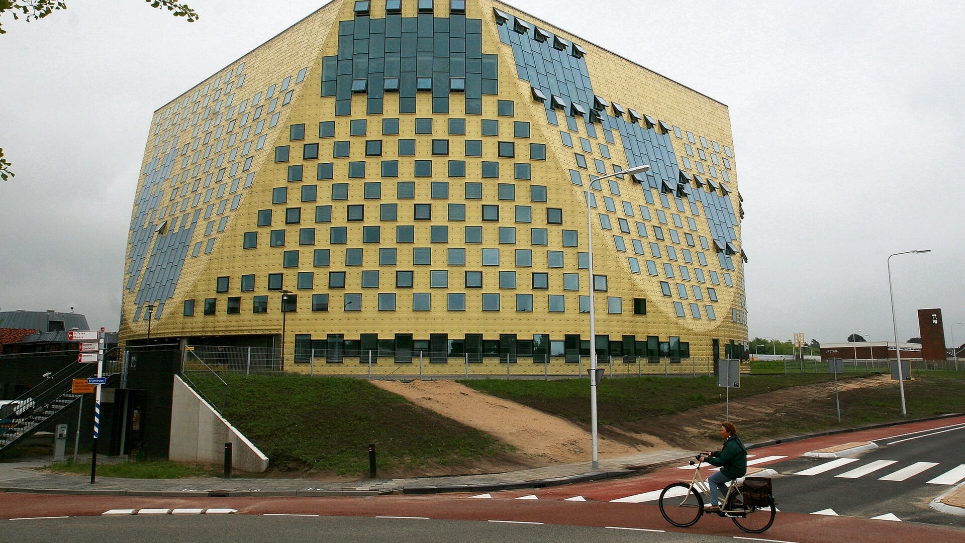 Gemeente onderzoekt gevelconstructie