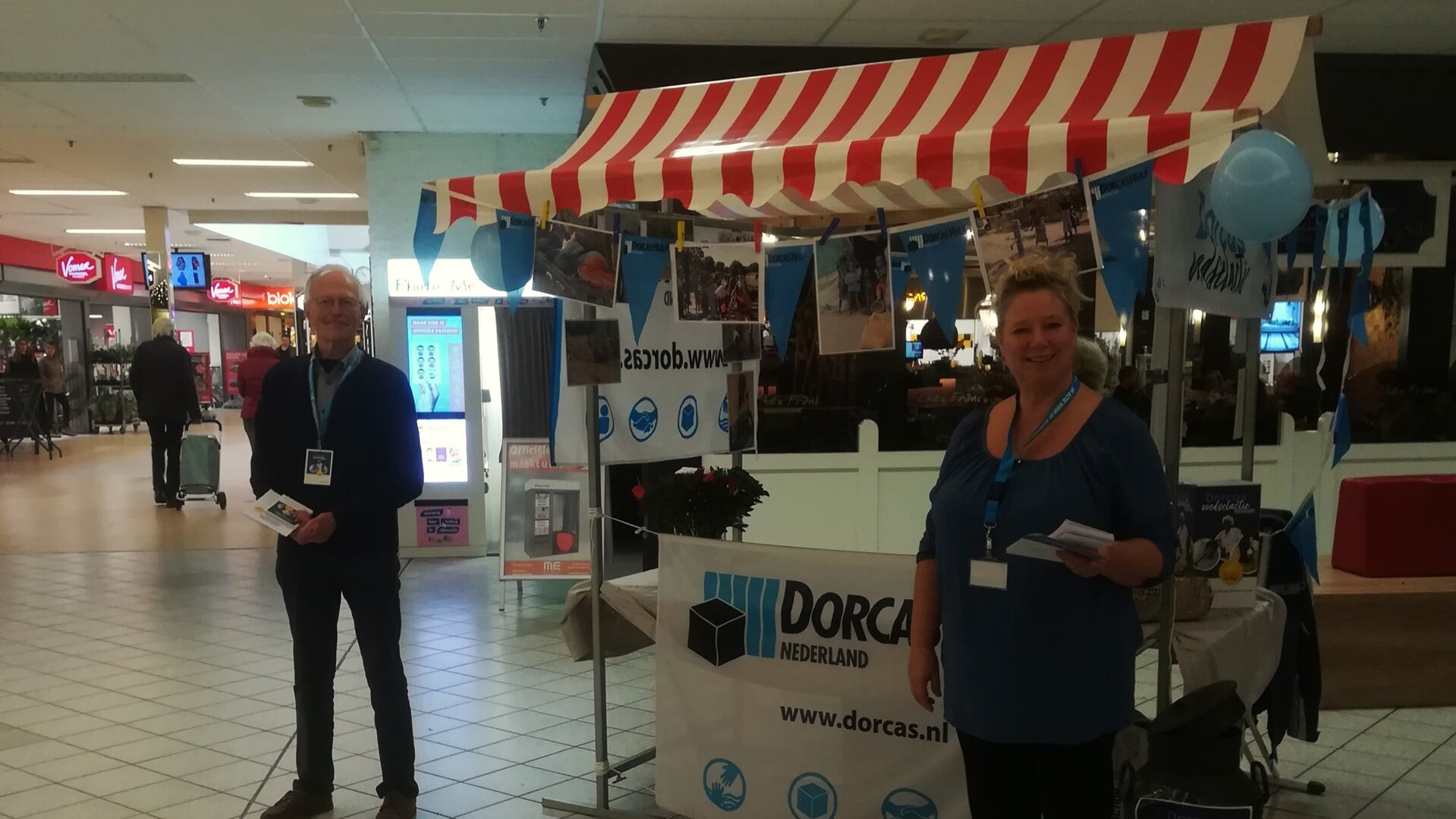 Dorcas Voedselactie in Winkelcentrum Broekerveiling