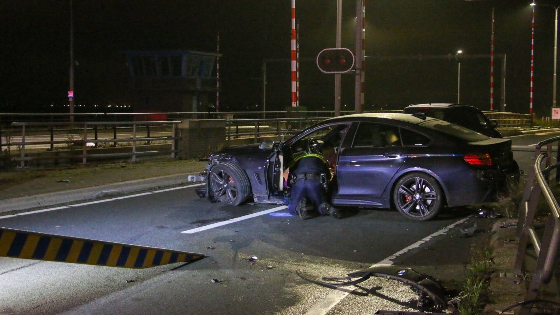 Vuurwapen aangetroffen na ongeluk aan Leimuiderweg (N207) in Leimuiderbrug