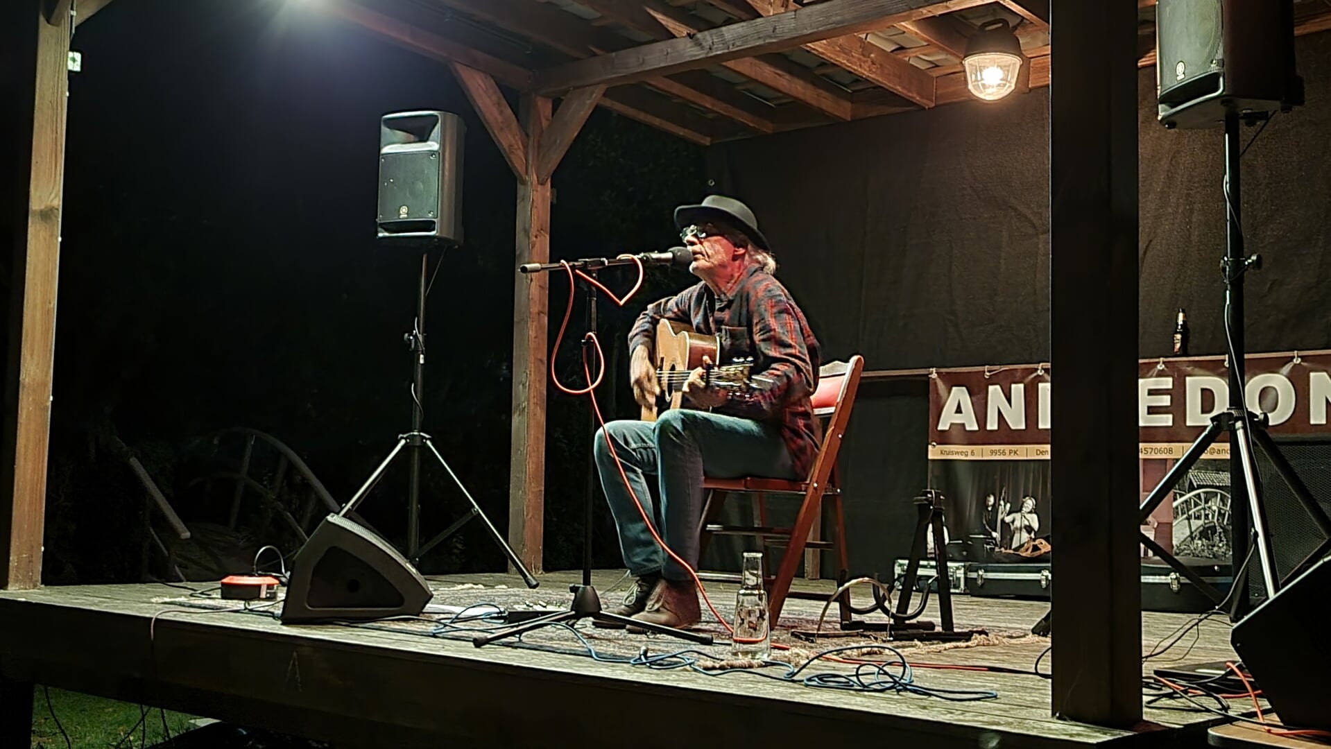 Gerry Wolthof zingt Neil Young op Andledon