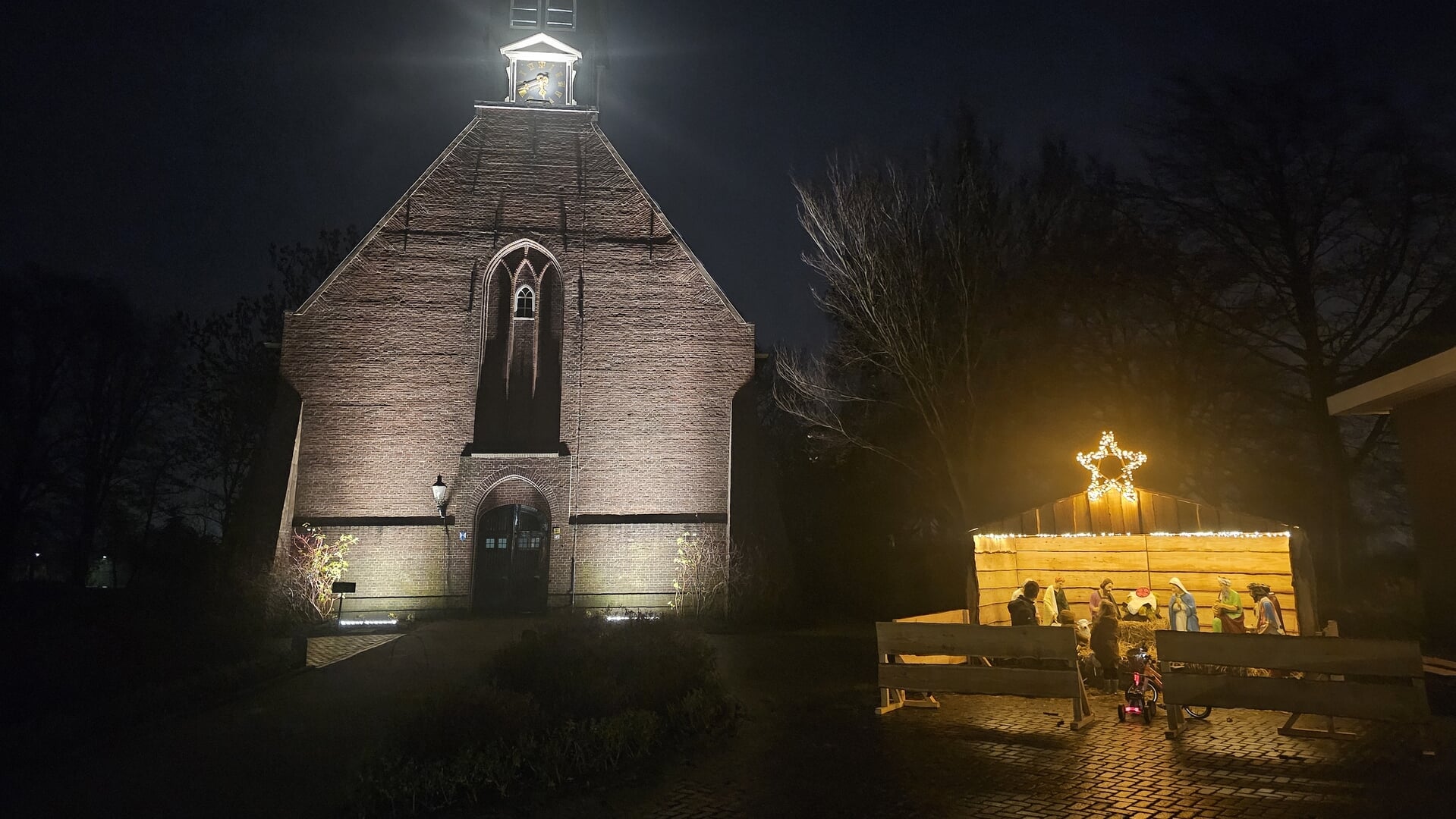 Vier Kerst met de Kerst Sing-in en de Kerststal