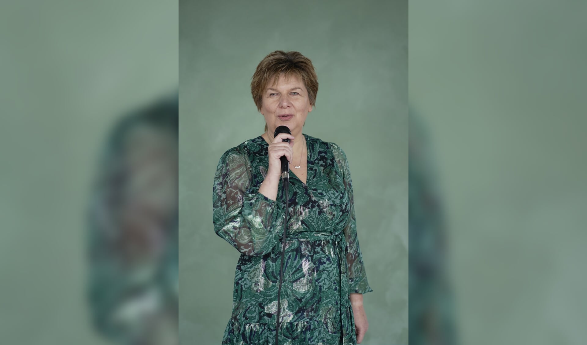 Kleinkunstenaar Charlotte Glorie in kerk