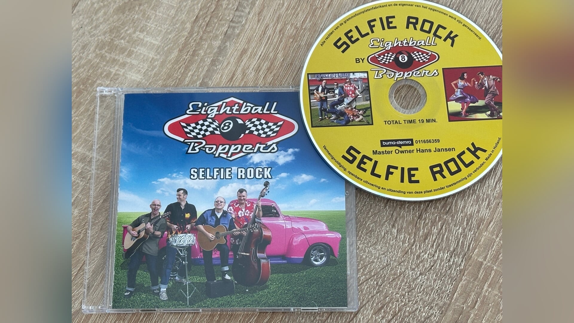 Slagharen draagt bij aan nieuwe CD “Selfie Rock” van Eightball Boppers