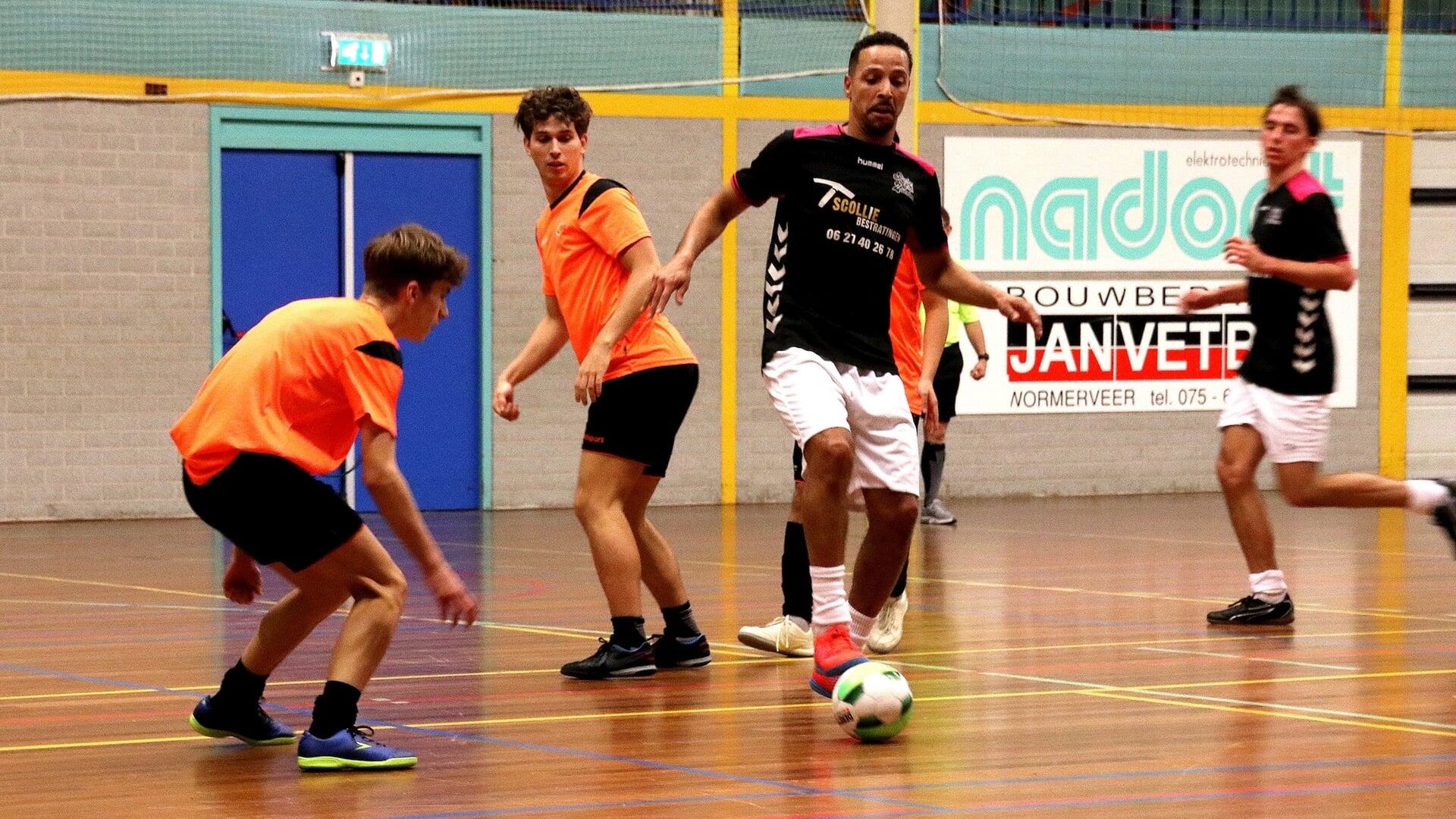 Op naar finale Zaans Kerst Zaalvoetbaltoernooi