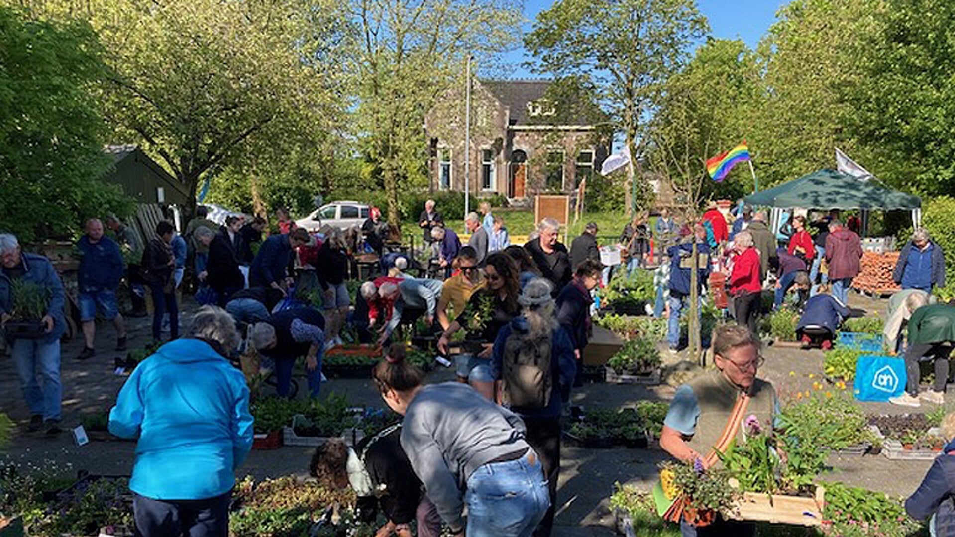 Plantenmarkt bij De Holm in Den Andel