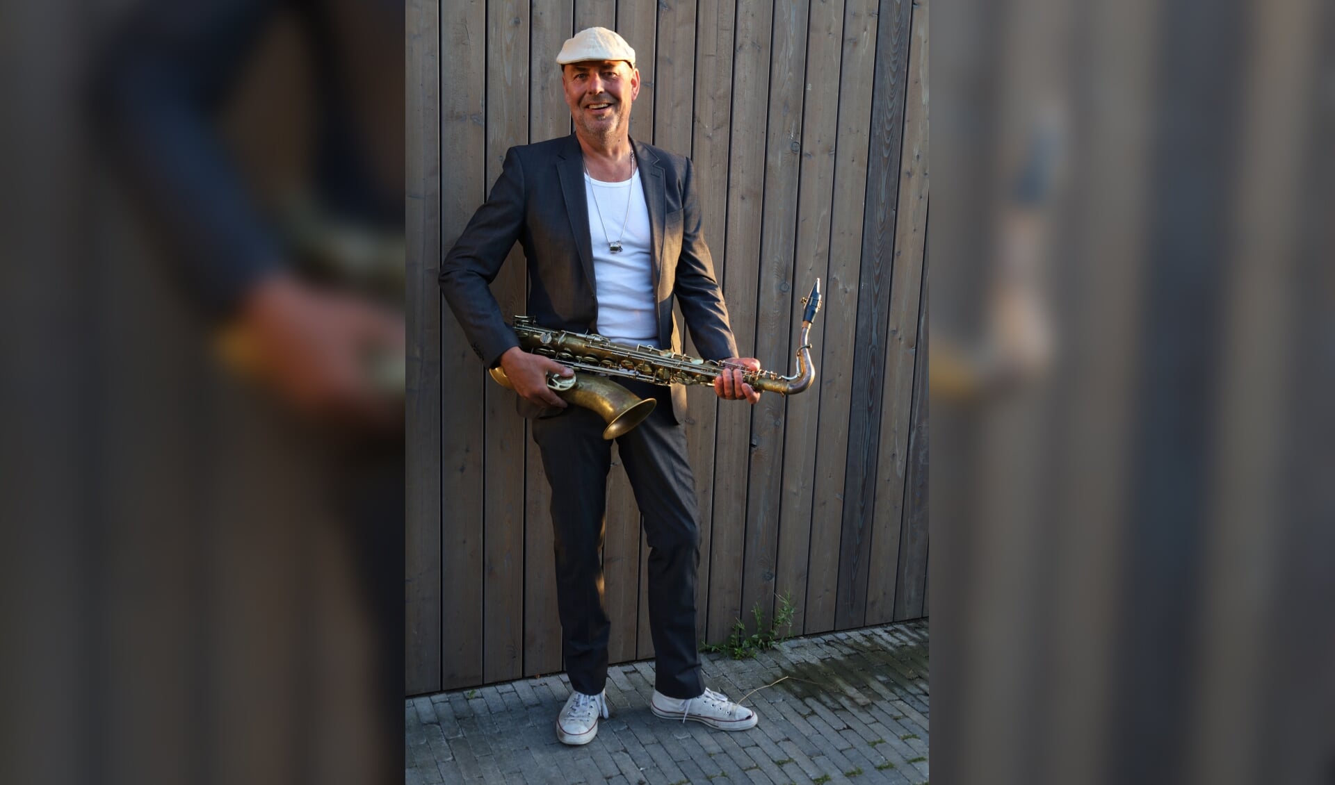 Victor Posch in kerkje Sint Maartensbrug