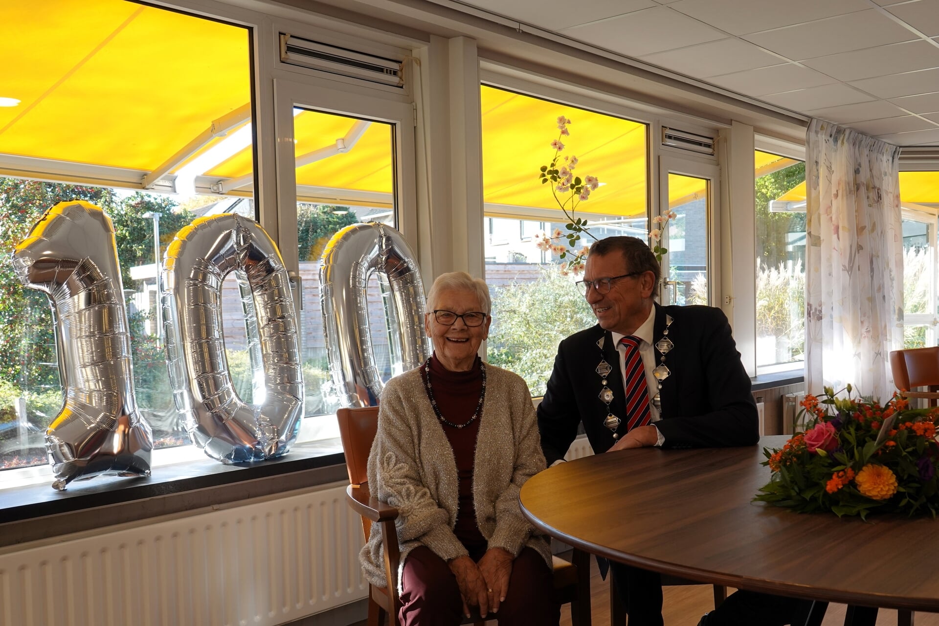 ‘Honderd joar, ’t is toch veuls te gek’