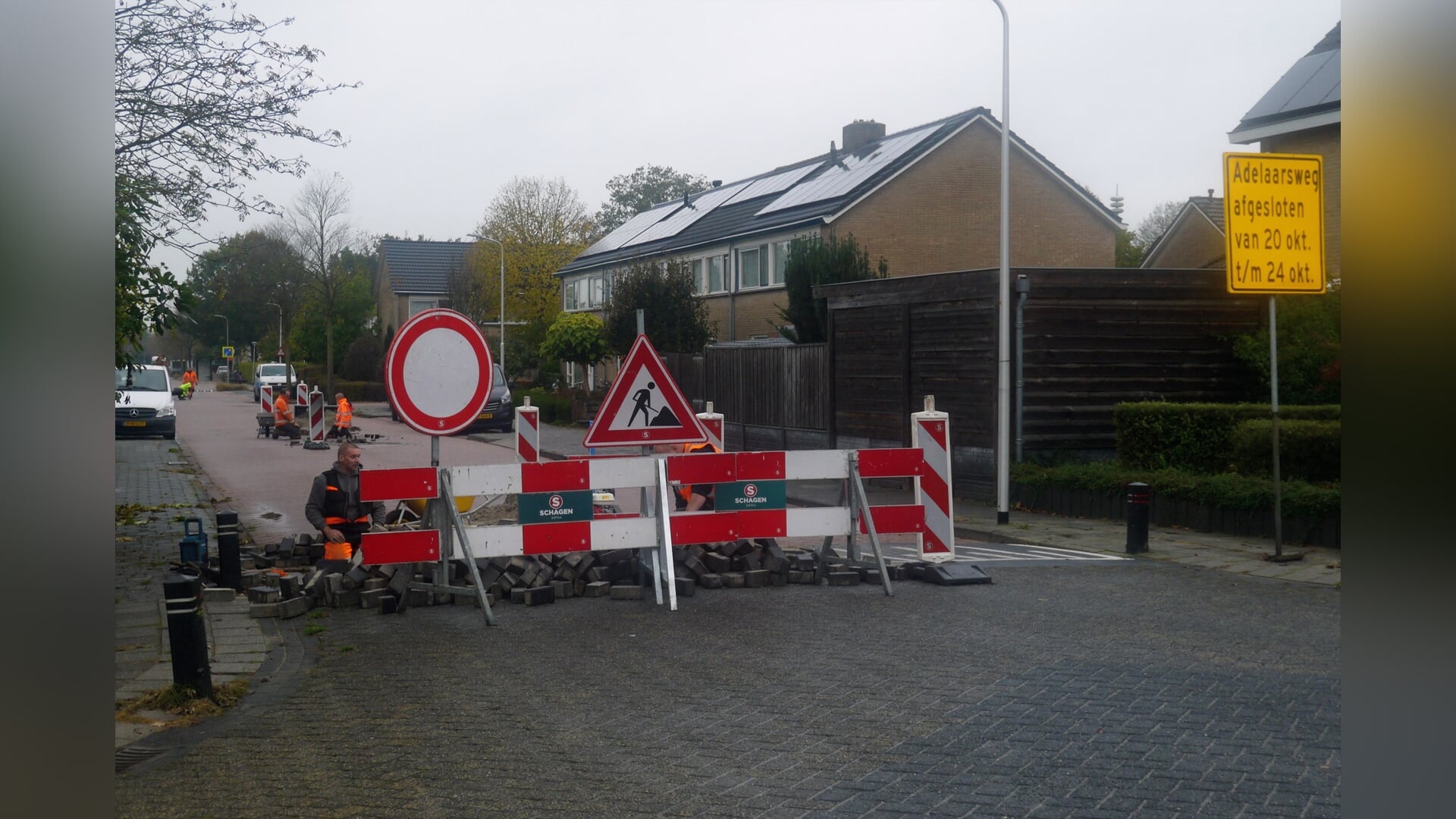 Adelaarweg dicht vanwege verzakkingen: bussen rijden om