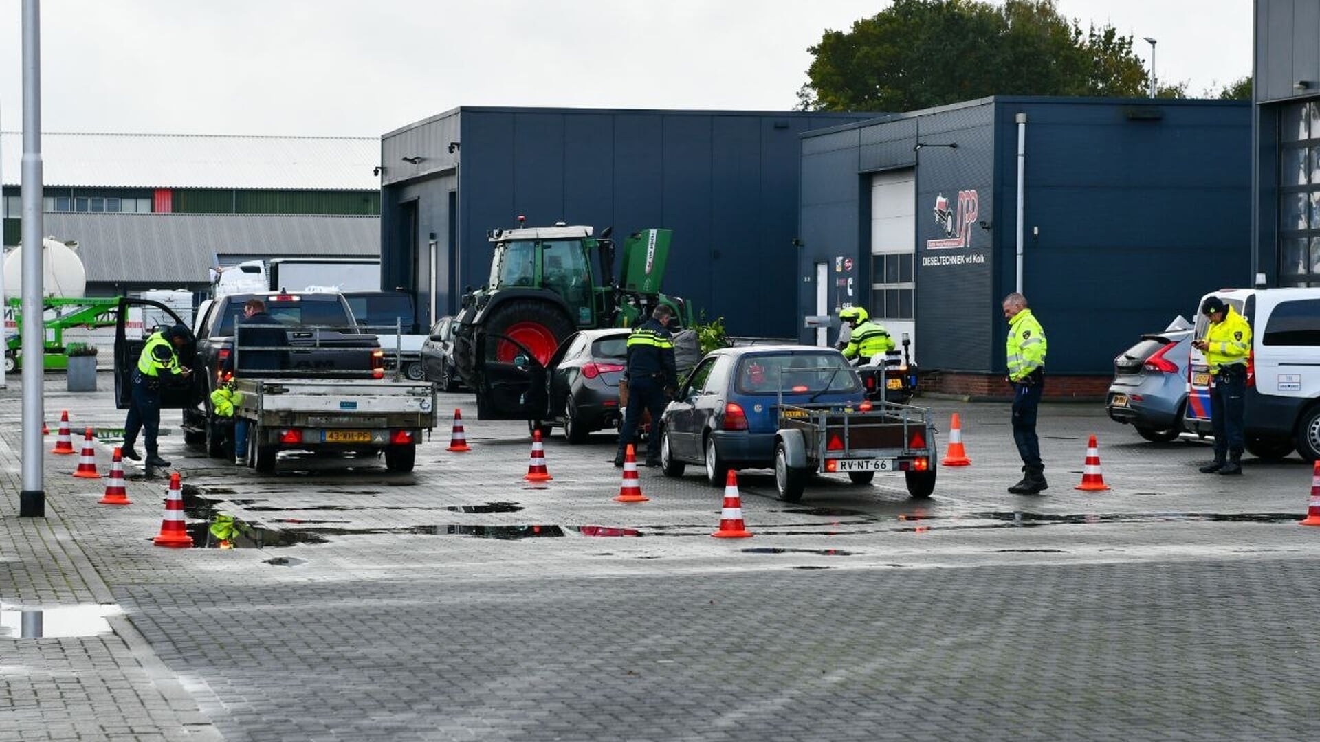 Verkeerspolitie controleert op aanhangers en geluidsoverlast in Vroomshoop