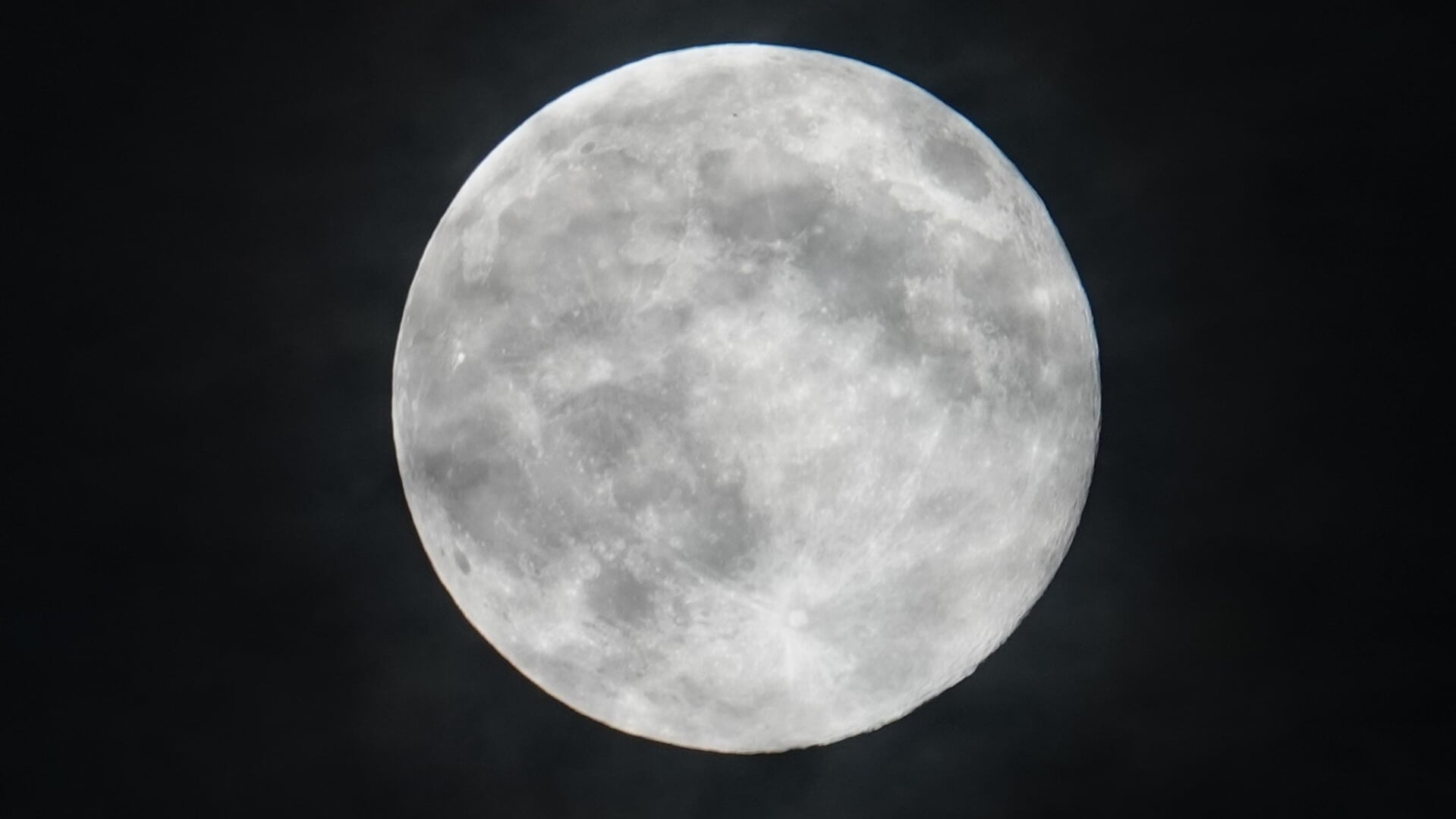 Supermaan boven Hardenberg vanavond goed zichtbaar