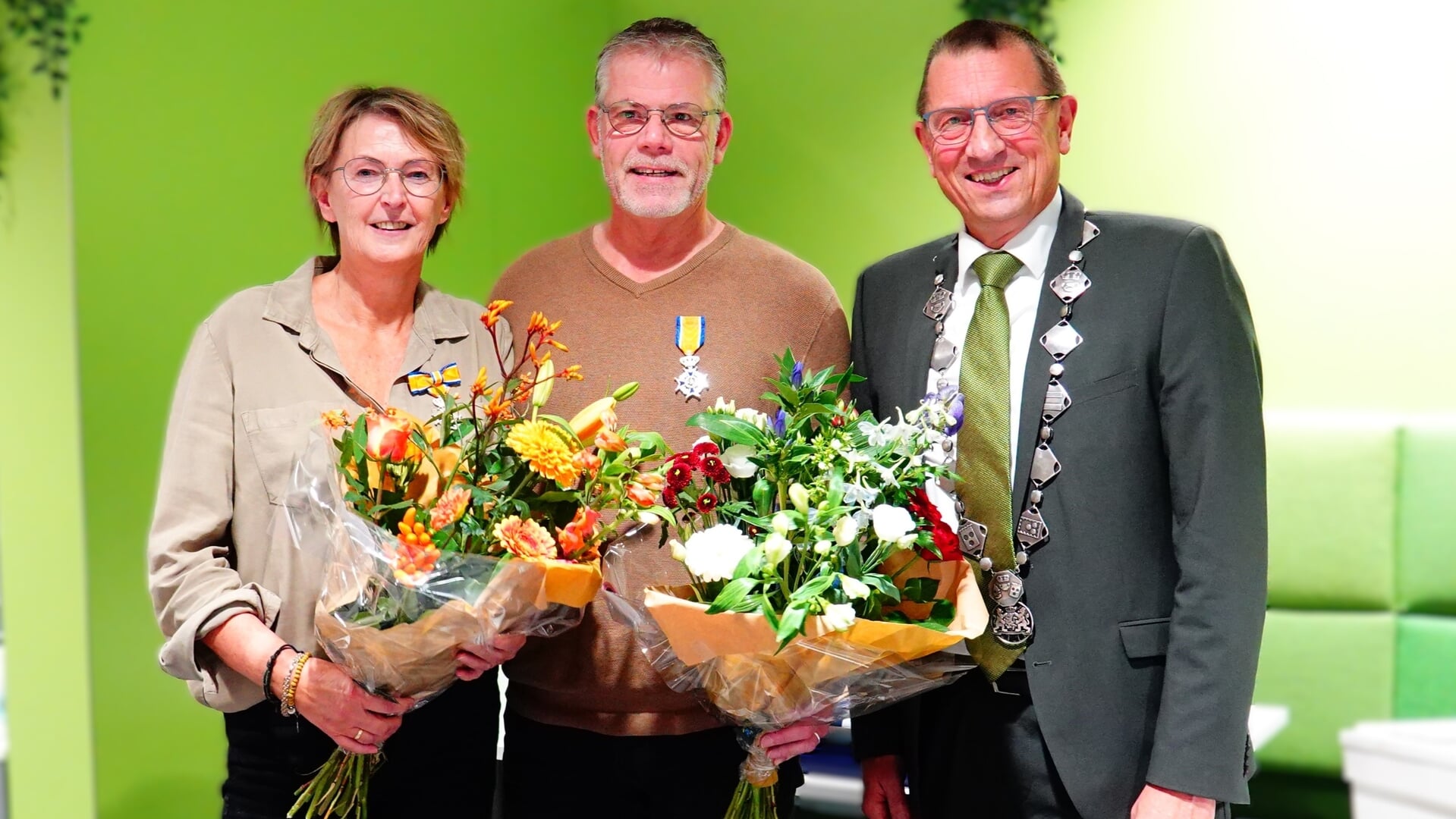 Koninklijke eer voor pleegouders Henk en Hermanna