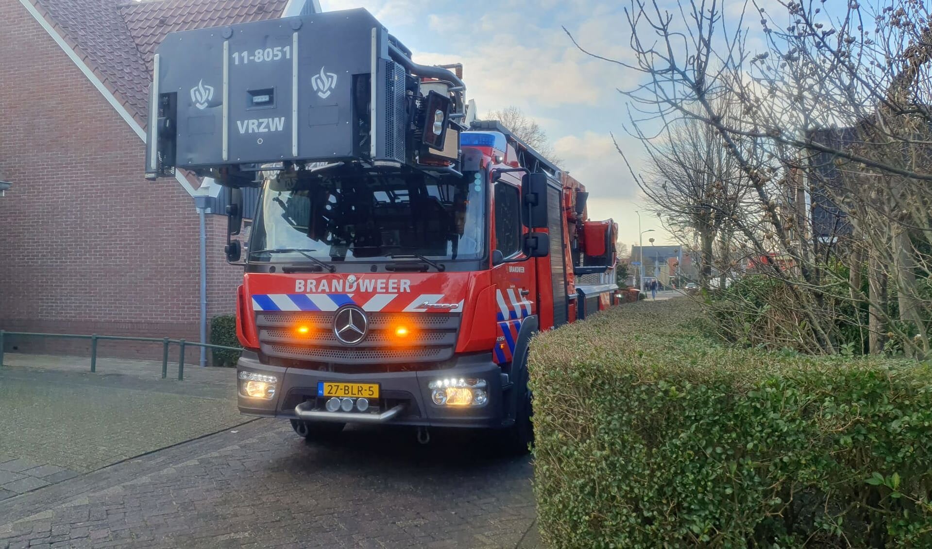 Bewoonster slaapt door schoorsteenbrand heen aan Dorpsstraat in Akersloot