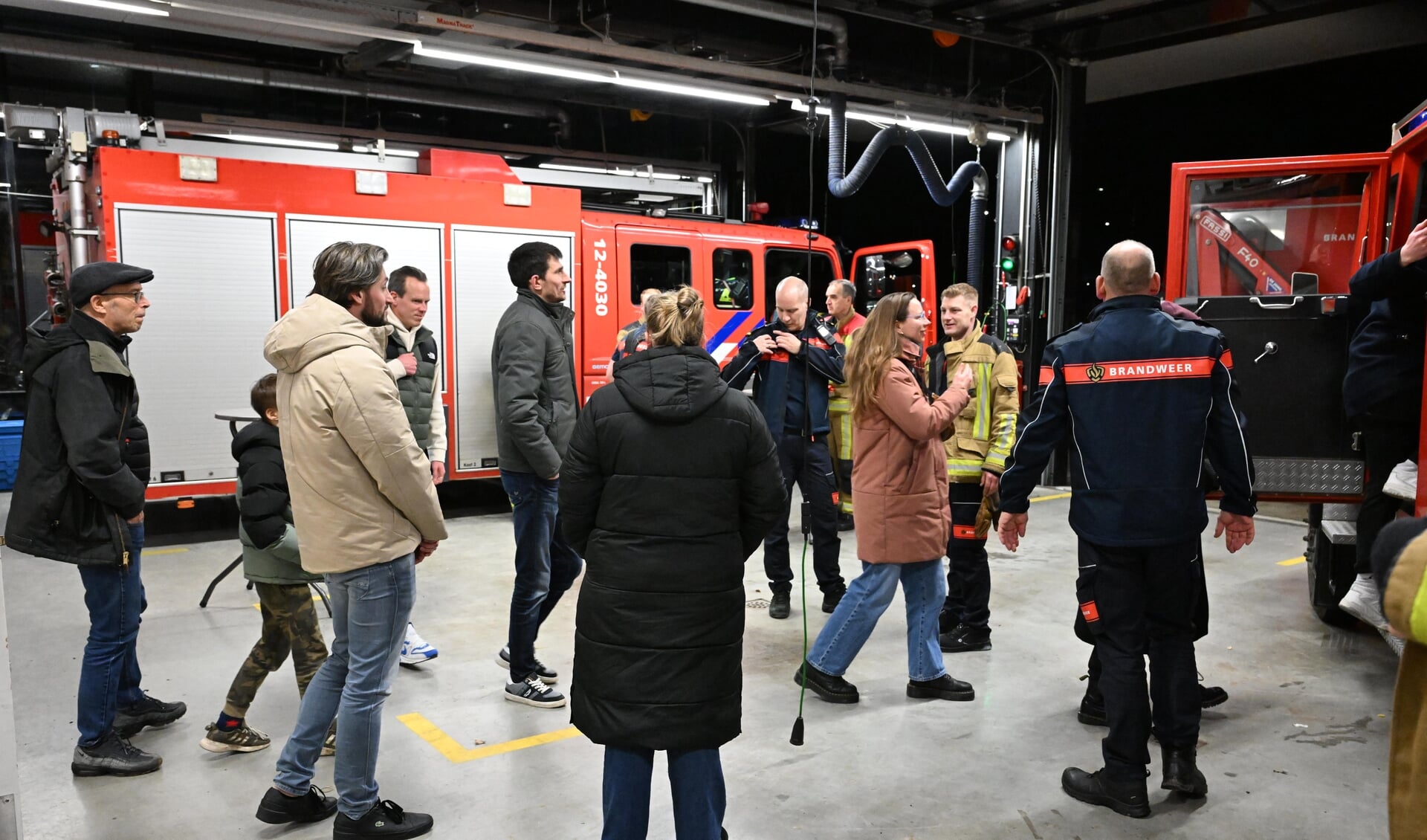 Lobby voor vrijwillige brandweer tijdens Informatieavond brandweerkazerne Halfweg-Zwanenburg