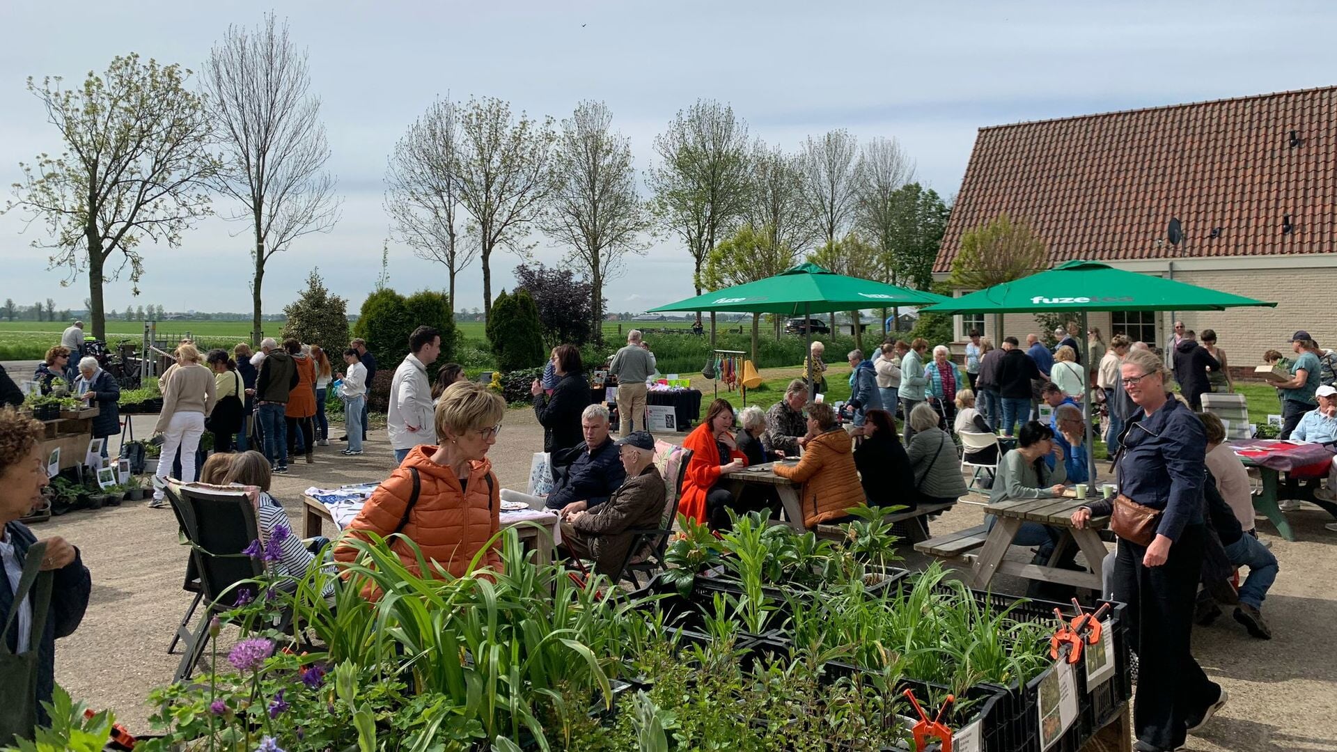 Stekkenmarkt bij Tuinclub Wijdewormer